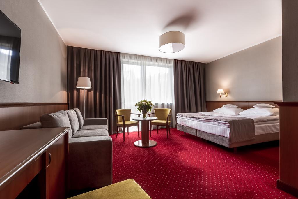 Hotel Konradowka Wellness & Spa - 300 Metrow Do Centrum Karpacz Room photo